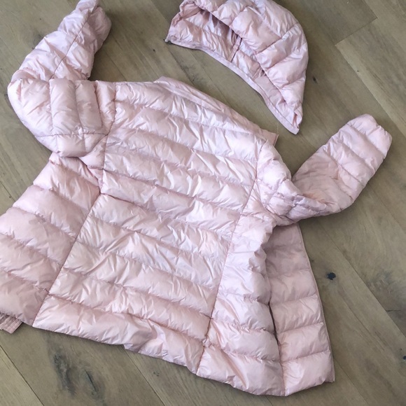 Light weight and packable down filled jacket - Picture 6 of 12